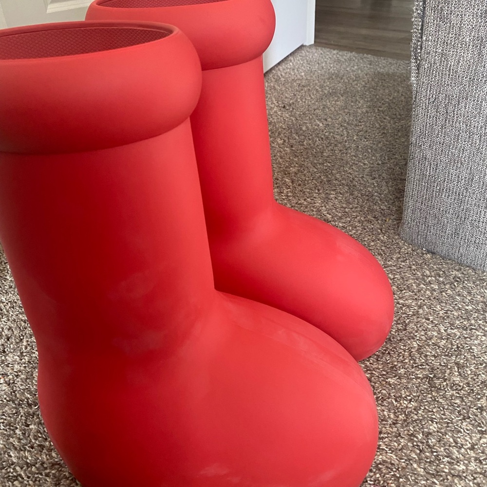 Big red boots mschf